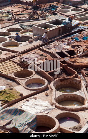 Di Marrakesh concerie sono dove le pelli di animali si sono trasformate in uno del Marocco di prodotti più famosi - pelle. Foto Stock