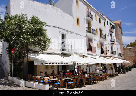 Bar Es Forn ristorante all'aperto, Plaça de la Vila, Dalt Vila, Eivissa, Ibiza, Isole Baleari, Spagna Foto Stock