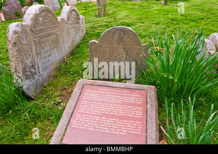 Gli oggetti contrassegnati per la rimozione definitiva a Copp sulla collina di seppellimento di massa sul Freedom Trail, Boston, Massachusetts Foto Stock