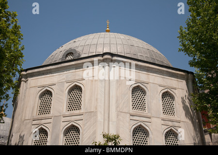 Edificio a cupola in motivi di Haghia Sophia, la moschea di Istanbul, Turchia Foto Stock