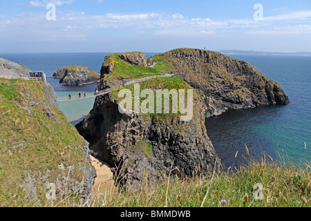 Carrick-a-Rede ponte di corde, Ballintoy, County Antrim, Irlanda del Nord Foto Stock