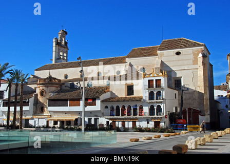 La chiesa di San Francisco (Iglesia San Francisco) nella Plaza de Espana, Ecija, provincia di Siviglia, in Andalusia, Spagna, Europa occidentale. Foto Stock