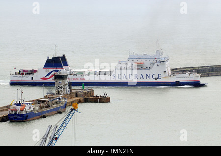 La società di Seafrance cross channel ferry Nord Pas De Calais entrare Dover Harbour Kent England Regno Unito Foto Stock