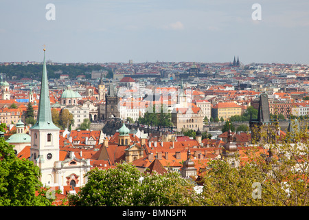 Vista dai giardini del Castello di Praga (Pražský hrad) Repubblica ceca Foto Stock