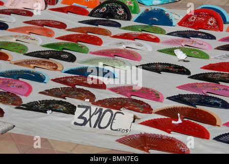 Ventilatori per la vendita in Plaza de Espana, Siviglia, provincia di Siviglia, in Andalusia, Spagna, Europa occidentale. Foto Stock