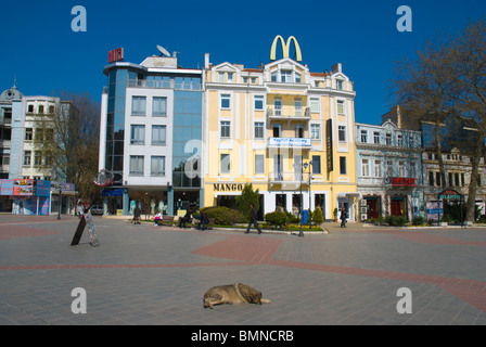 Pl piazza Nezavisimost centrale di Varna il litorale del Mar Nero in Bulgaria in Europa Foto Stock