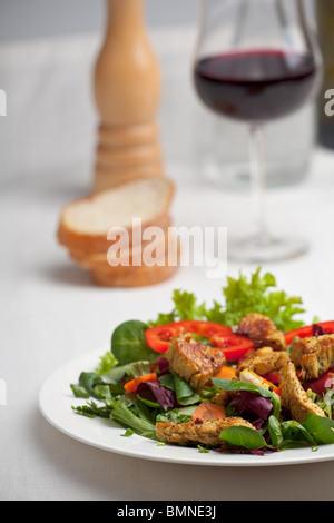 Pollo alla griglia su spiedini Foto Stock