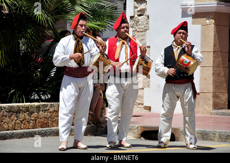 Le Baleari spettacolo folcloristico, Plaça d'Espanya, Santa Eulària des Riu, Ibiza, Isole Baleari, Spagna Foto Stock