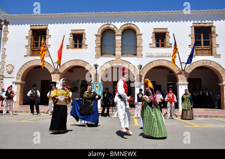 Le Baleari spettacolo folcloristico, Plaça d'Espanya, Santa Eulària des Riu, Ibiza, Isole Baleari, Spagna Foto Stock