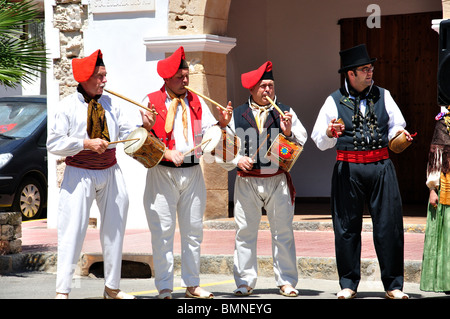 Le Baleari spettacolo folcloristico, Plaça d'Espanya, Santa Eulària des Riu, Ibiza, Isole Baleari, Spagna Foto Stock