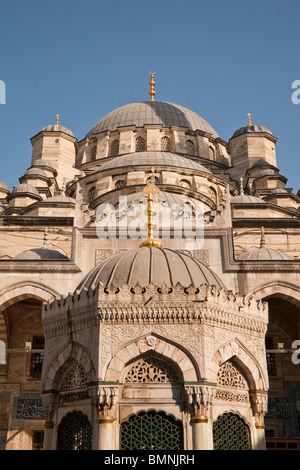 Nuova Moschea, conosciuta anche come quartiere Eminonu Yeni Camii, Eminonu, Istanbul, Turchia Foto Stock