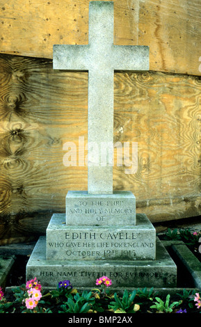 Edith Cavell pietra tombale, Norwich Cathedral, Norfolk England Regno Unito Foto Stock