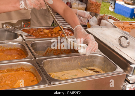 "Il Festival tailandese Londra', Asian Food Festival, UK, cucina Thai e degustazione del cibo, Pollo e curry Foto Stock