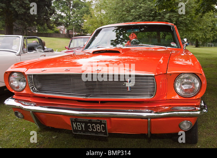 Orange Ford Mustang classic car Foto Stock