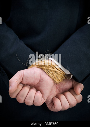 Primo piano su un imprenditore il legato le mani. Foto Stock