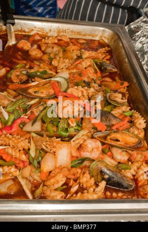 "Il Festival tailandese Londra', Asian Food Festival, UK, cucina Thai, Mista di Pesce al Curry, degustazione del cibo Foto Stock