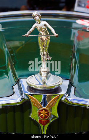 Auto d'epoca ornamento del cofano di un ballo Lady Foto Stock