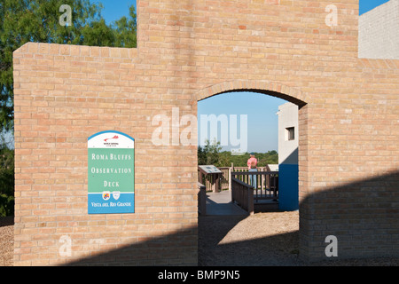 Texas, Roma, mondo Birding Center, Roma Bluffs Observation Deck affacciato sul Rio Grande MR Foto Stock