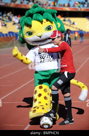 Sud Africa WORLD CUP MASCOT NUOVA ZELANDA V SLOVACCHIA ROYAL BAFOKENG STADIUM SUD AFRICA 15 Giugno 2010 Foto Stock