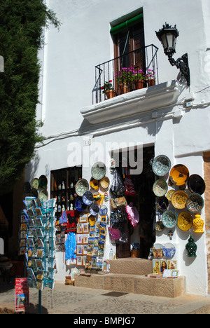 Negozio di souvenir, Ronda, provincia di Malaga, Andalusia, Spagna, Europa occidentale. Foto Stock