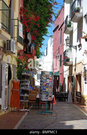 Negozi di souvenir in città vecchia a Marbella, Costa del Sol, provincia di Malaga, Andalusia, Spagna, Europa occidentale. Foto Stock