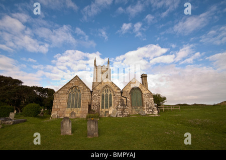 St Uny la chiesa in un giorno di primavera Foto Stock