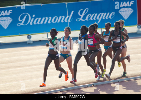 Guide di scorrimento in competizione nella donna 5000 metri al New York Grand Prix IAAF Diamond League Foto Stock