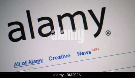 Una fotografia della parte anteriore home page di Alamy Limited sito web che mostra di fotografia di stock di campioni e al suo interno un motore di ricerca Foto Stock