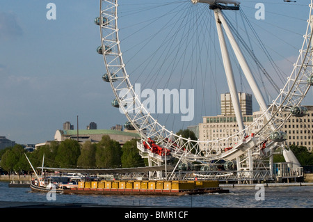 La Merlin Entertainments London Eye (comunemente il London Eye o Millennium Wheel, precedentemente noto come il British Airways London Eye) Foto Stock