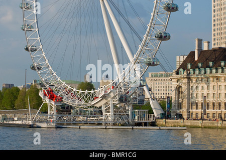 La Merlin Entertainments London Eye (comunemente il London Eye o Millennium Wheel, precedentemente noto come il British Airways London Eye) Foto Stock