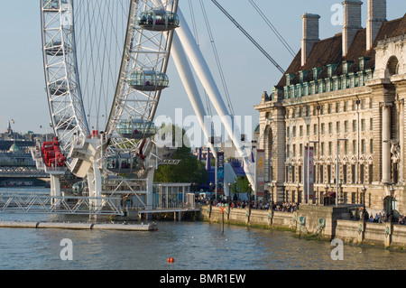 La Merlin Entertainments London Eye (comunemente il London Eye o Millennium Wheel, precedentemente noto come il British Airways London Eye) Foto Stock