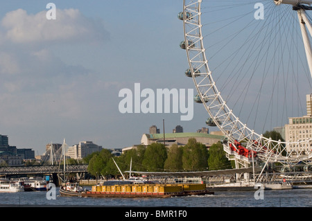 La Merlin Entertainments London Eye (comunemente il London Eye o Millennium Wheel, precedentemente noto come il British Airways London Eye) Foto Stock