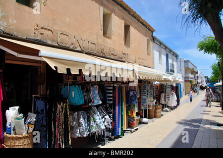 Strada pedonale dello shopping, a Sant Francesc Xavier, Formentera, isole Baleari, Spagna Foto Stock