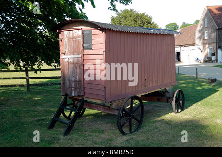 Un cavallo e cabina a motivi di Chawton House Library . Chawton, nr Alton, HAMPSHIRE, Regno Unito. Giugno 2010 Foto Stock