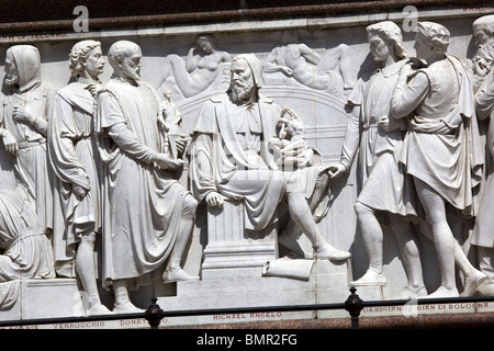 Fregio del Parnaso decorazione scultura intorno alla base dell'Albert Memorial Kensington Gardens LONDRA Foto Stock