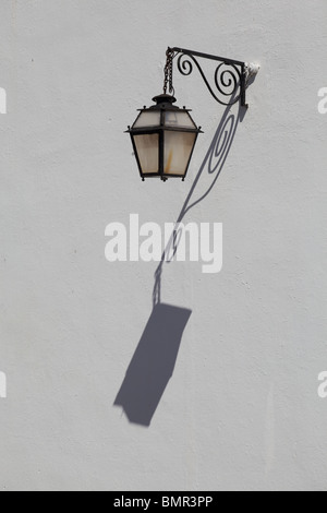 Nero Ferro Battuto Street Light con ombra Foto Stock