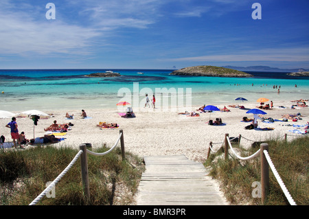 Vista della spiaggia, Platja de ses Illetes, Formentera, isole Baleari, Spagna Foto Stock