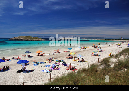 Vista della spiaggia, Platja de ses Illetes, Formentera, isole Baleari, Spagna Foto Stock