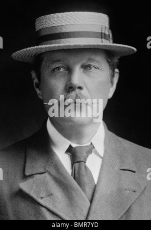 Foto ritratto c1900 di autore scozzese Sir Arthur Conan Doyle (1859 - 1930) - creatore del detective fittizio Sherlock Holmes. Foto Stock