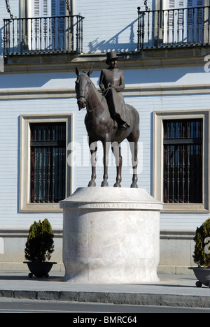 Statua di una donna su un cavallo - Condesa de Barcelona, Siviglia, provincia di Siviglia, in Andalusia, Spagna, Europa occidentale. Foto Stock
