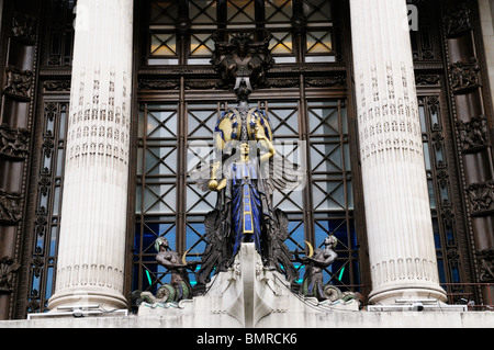 Statua in magazzini Selfridges, Oxford Street, London, England, Regno Unito Foto Stock