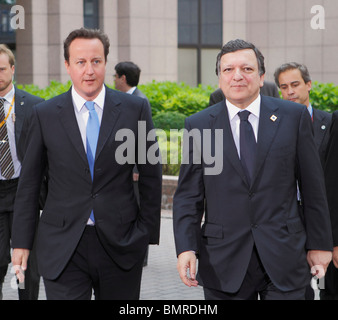 Il primo ministro del Regno Unito David Cameron che arrivano al Consiglio dei ministri europei a Bruxelles il 17 giugno 2010 wit Foto Stock