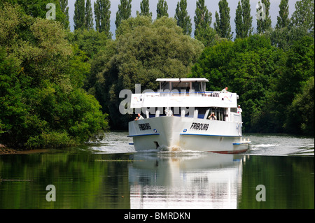 La motonave "Fribourg', uno di una flotta di navi svizzere che la crociera dei laghi di Morat (Murtensee), Neuchâtel e Bienne Foto Stock