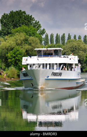 La motonave "Fribourg', uno di una flotta di navi svizzere che la crociera dei laghi di Morat (Murtensee), Neuchâtel e Bienne Foto Stock