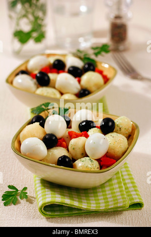 Luce insalata con po' di patate e yogurt. Passo per passo: PGGJFM-PGGJG3-PGGJG7-PGGJGB Foto Stock