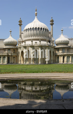 Le cupole centrale dell'Indo-Saracenic progettato Royal Pavilion nel Sussex,una popolare attrazione turistica in Brighton. Foto Stock