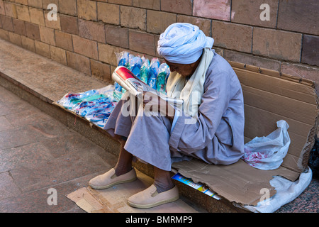 Egitto, Aswan, persone locali in una città di mercato Foto Stock