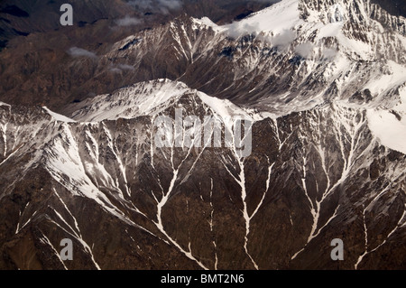 Provincia Balkh in Afghanistan. Mazar.volare sulle montagne tra Kabul e Mazar Foto Stock