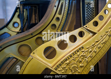 Parti di una ghisa Grand Piano telaio, Vienna, Austria Foto Stock