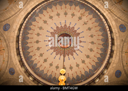 Soffitto a cupola all'interno Eyup la Moschea del Sultano, Eyup, Istanbul, Turchia Foto Stock